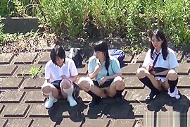 Japanese teenage skanks pissing - free porn video