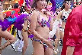 Smartphone personal shooting A lady who dances flashy at a samba street event is manchira ww.94 - free porn video