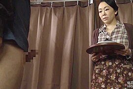 02E2218-Mature woman sexually processing a young man's cock - free porn video