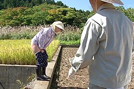 02G2622-My wife was fucked in the blue sky when she saw wild urine - free porn video