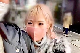 金髪ショートヘアギャル系美女がM字開脚でクンニと手マンされて愛液ピチャピチャ - free porn video