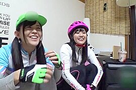 配達に来た純粋無垢な美女がナンパされて楽しい会話からおっぱい触られ始めエロムード - free porn video