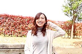 欲求不満な美人妻が手マンで愛液の音を響かせ感じまくりのハメ撮り - free porn video